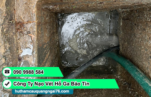 Nạo vét hố ga xã Đình Cương